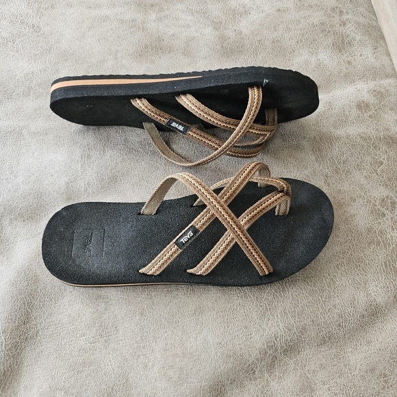 Teva Olowahu Sandals - Picture 2 of 7
